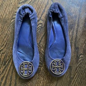 Tory Burch suave blue reva flats with gold logo size 8